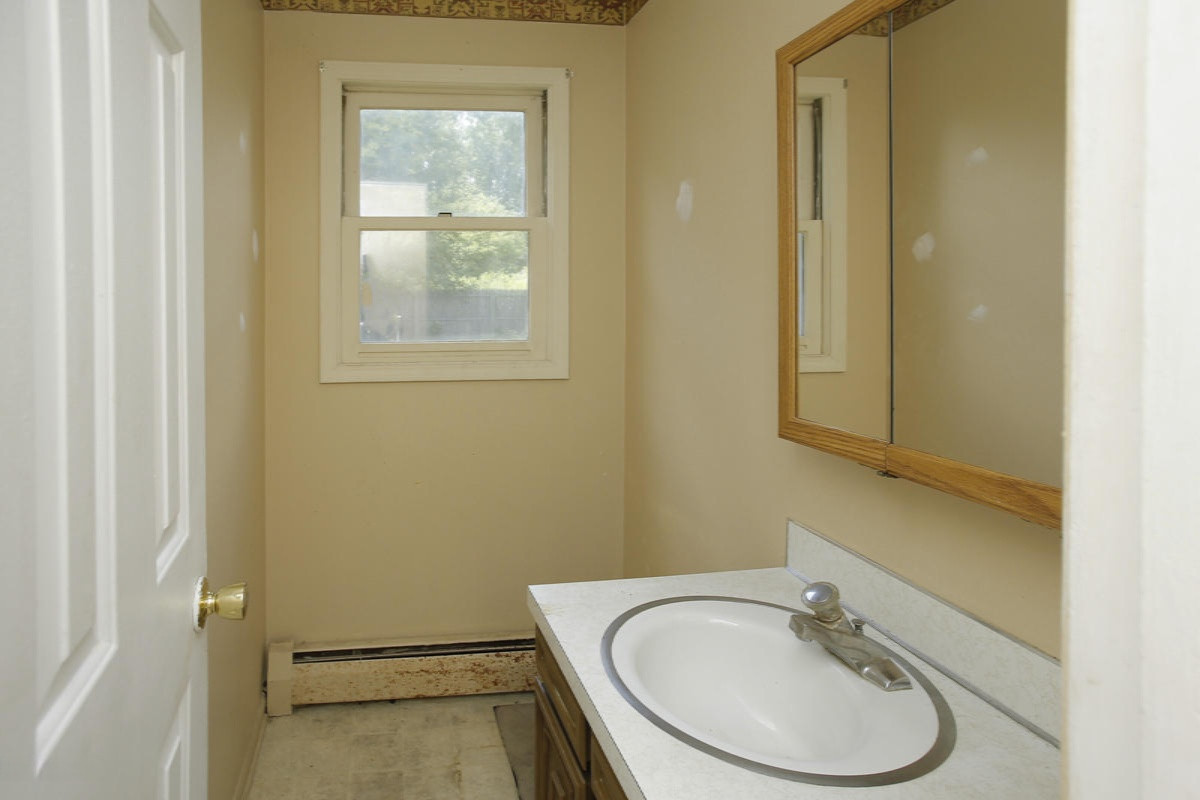 1521 Northampton Road Kalamazoo, MI 49006 - Photo 19 of 29 1521 northampton rd-119