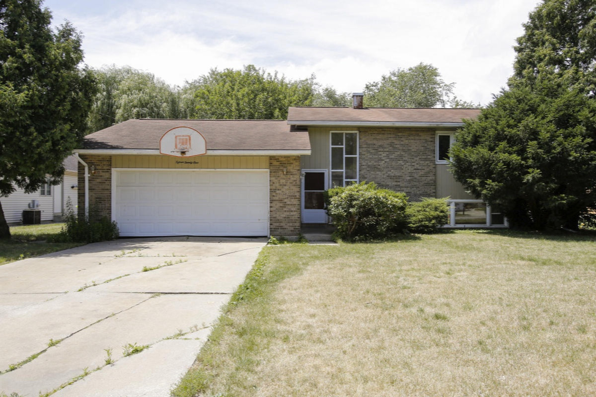 1521 Northampton Road Kalamazoo, MI 49006 - Photo 2 of 29 1521 northampton rd-102