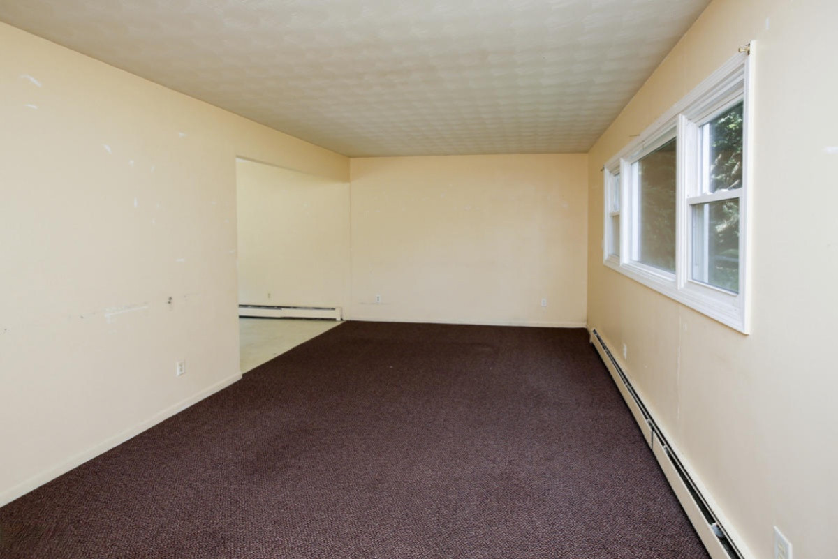 1521 Northampton Road Kalamazoo, MI 49006 - Photo 4 of 29 1521 northampton rd-104