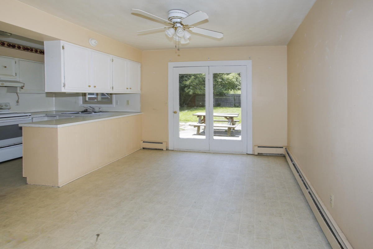 1521 Northampton Road Kalamazoo, MI 49006 - Photo 10 of 29 1521 northampton rd-110