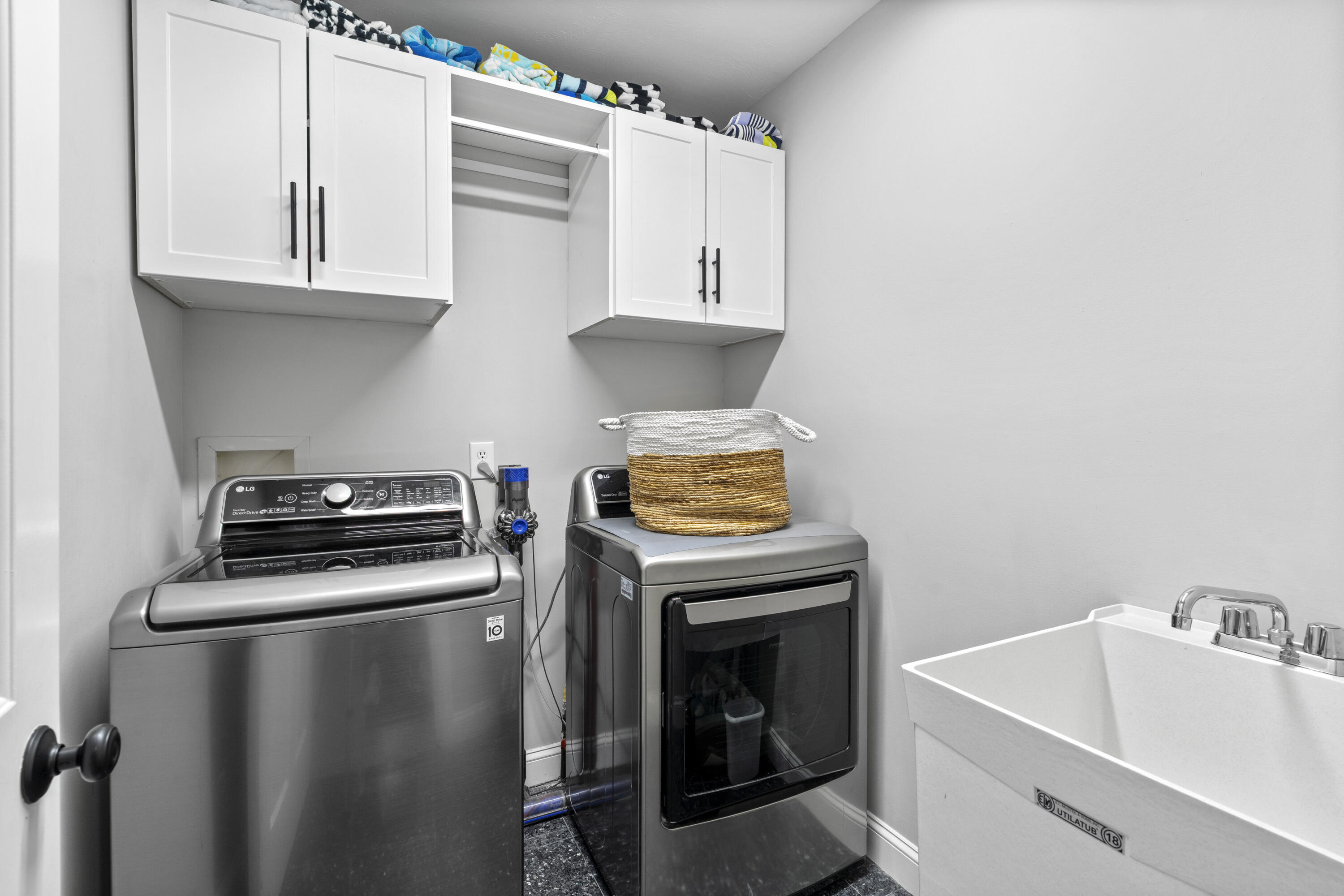 102 Cairn Ridge Road East Falmouth, MA 02536 - Photo 25 of 56 a kitchen with stainless steel appliances granite countertop a stove a refrigerator and a sink with cabinets