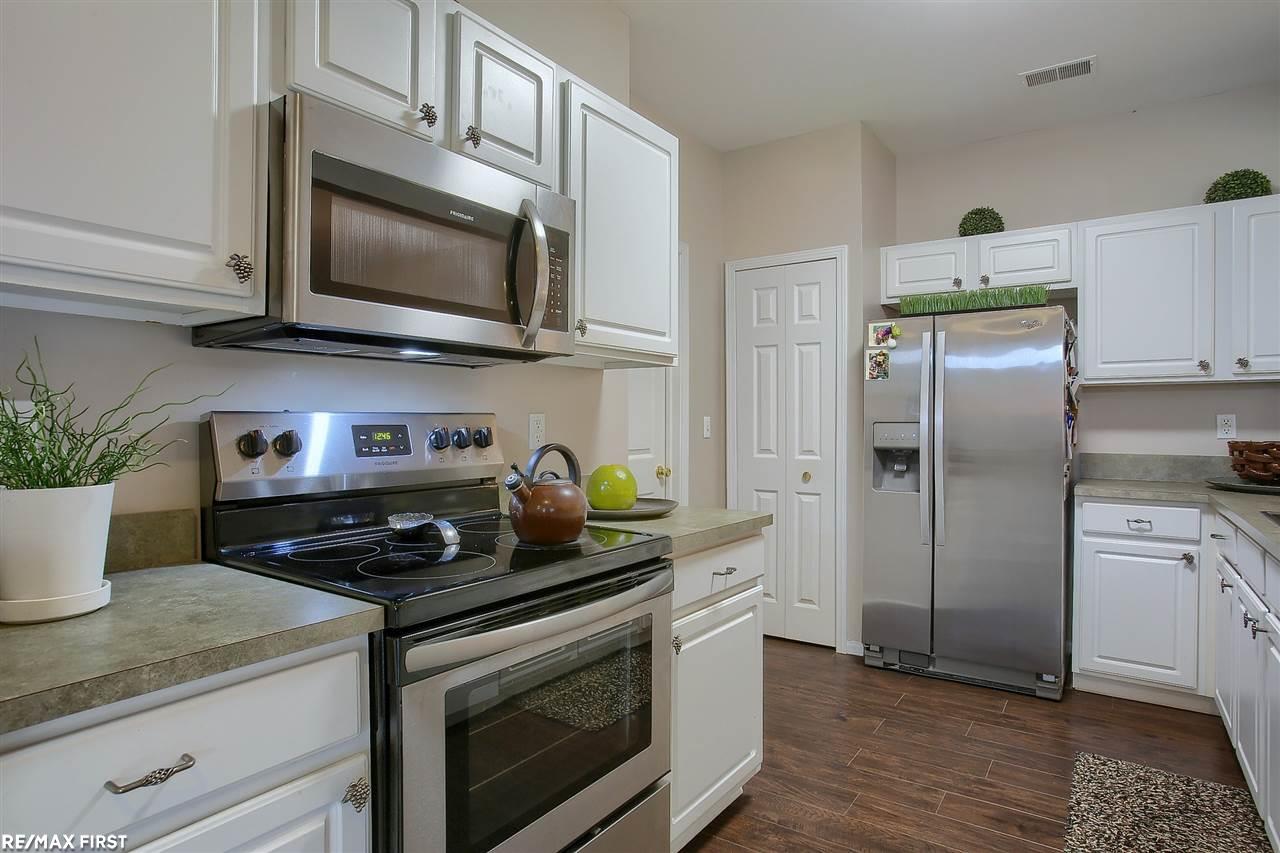 46003 Rhodes Drive Macomb, MI 48044 - Photo 11 of 26 50028162-10.JPG