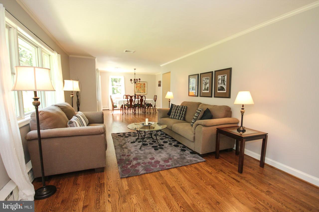 702 Apple Grove Road Silver Spring, MD 20904 - Photo 3 of 30 Living Room