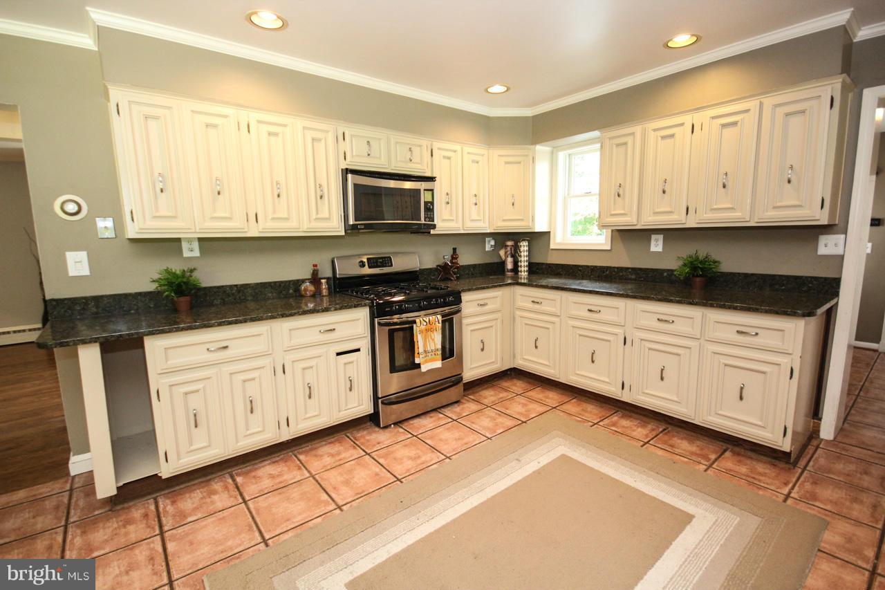 702 Apple Grove Road Silver Spring, MD 20904 - Photo 8 of 30 Kitchen
