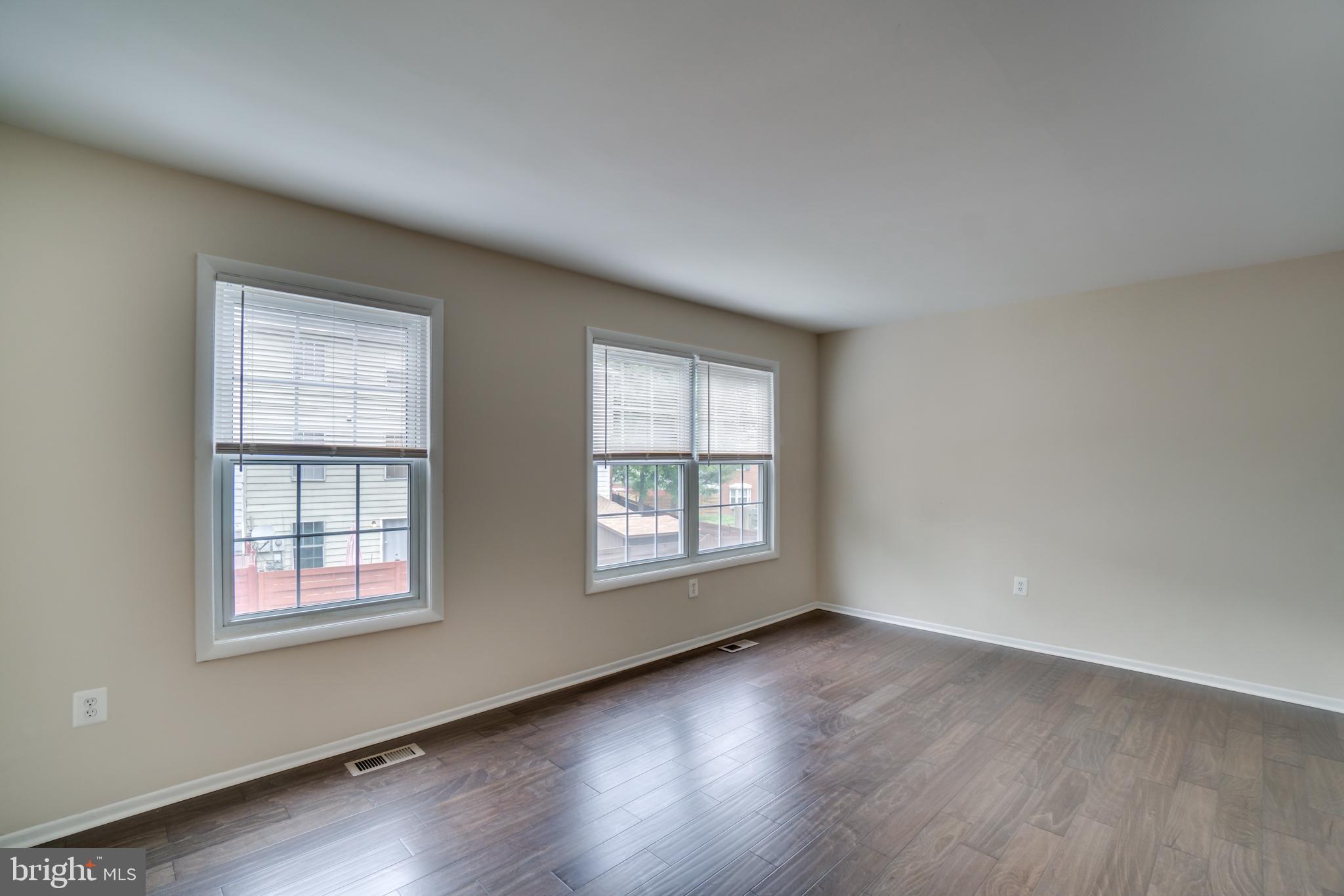 1440 Featherstone Road Woodbridge, VA 22191 - Photo 7 of 23 Living Area