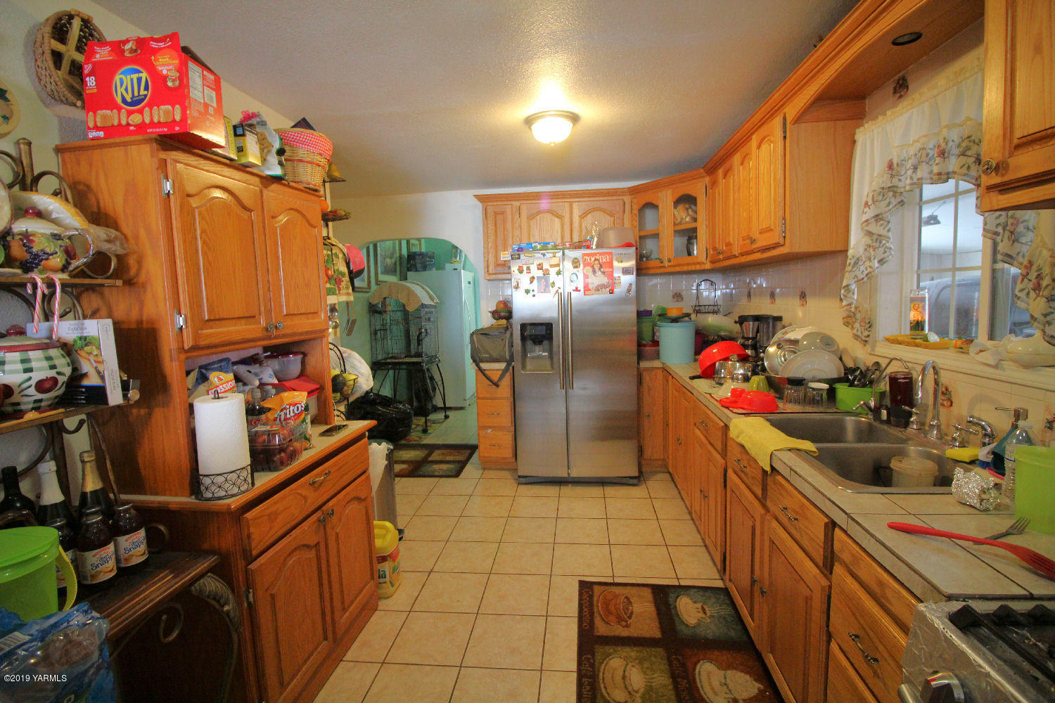 1615 Beaudry Road Yakima, WA 98901 - Photo 3 of 23 a kitchen with refrigerator and cabinets