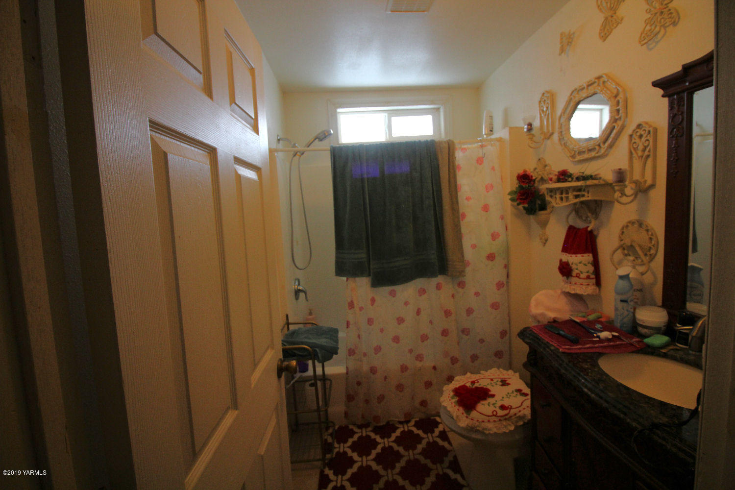 1615 Beaudry Road Yakima, WA 98901 - Photo 7 of 23 a bathroom with a sink and a mirror