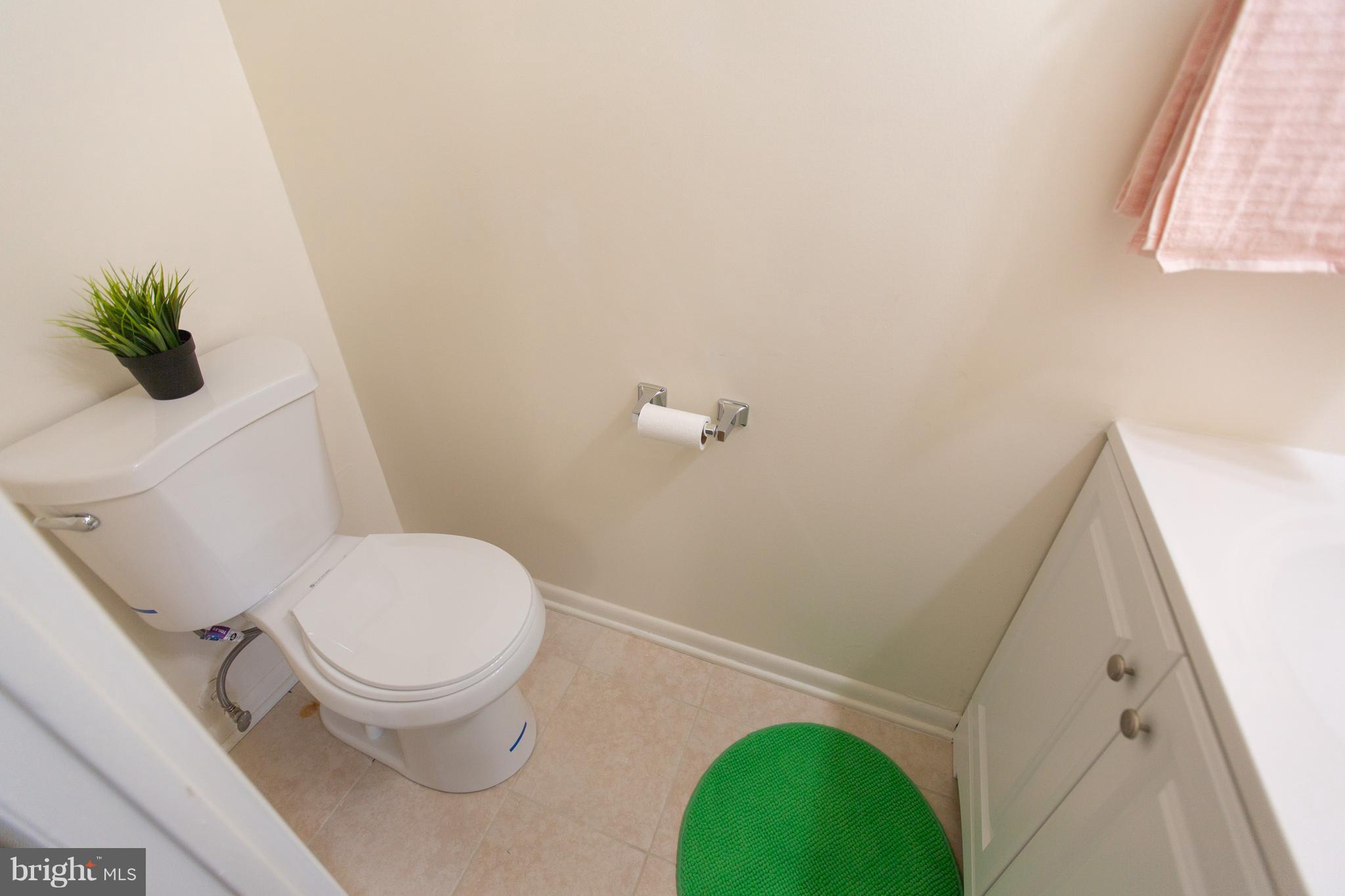74 Timber Rock Road Gaithersburg, MD 20878 - Photo 6 of 30 Bath