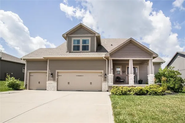 $495,000 | 1612 March Lane, Raymore, MO 64083