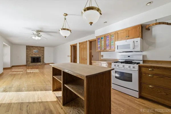 $739,900 | 2N879 Howard Road, Maple Park, IL 60151