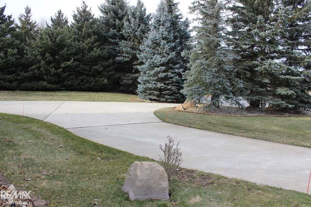 5556 Abbey Drive Rochester, MI 48306 - Photo 10 of 75 31313650-9.JPG