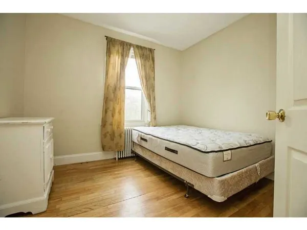 $3,300 | 15 Webster Street, Unit 2, Newport, RI 02840