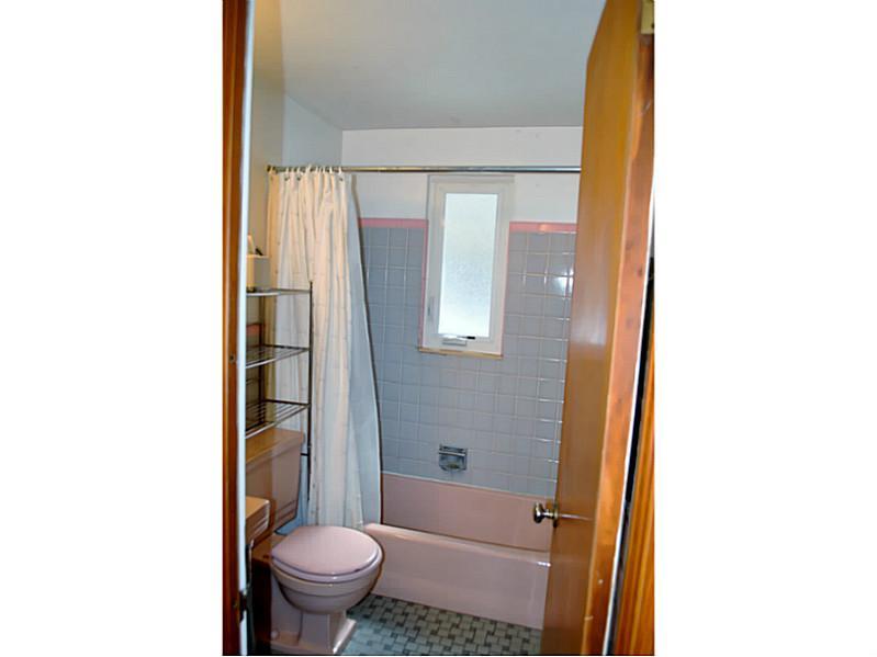 3921 Middleboro Road Castle Shannon, PA 15234 - Photo 16 of 18 Full Bath. First floor full bath is in great shape.