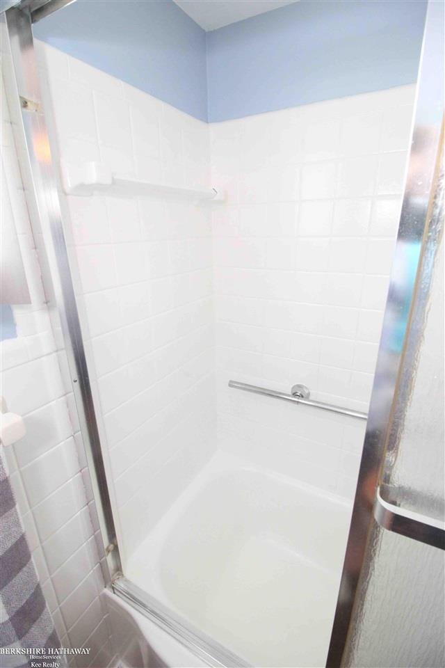 17963 Airport Road Fraser, MI 48026 - Photo 20 of 32 50051878-19.JPG