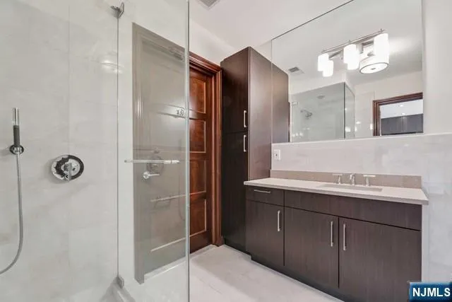 $5,700 | 9 Somerset Lane, Unit 206, Edgewater, NJ 07020