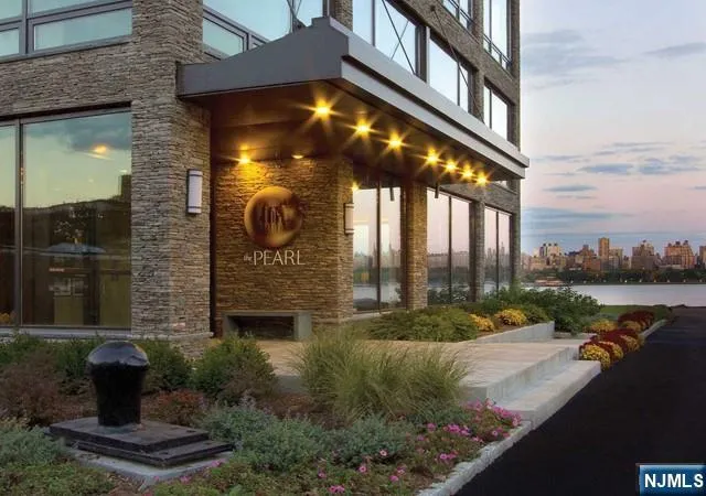 $5,700 | 9 Somerset Lane, Unit 206, Edgewater, NJ 07020