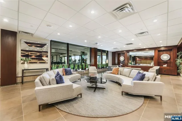 $5,700 | 9 Somerset Lane, Unit 206, Edgewater, NJ 07020