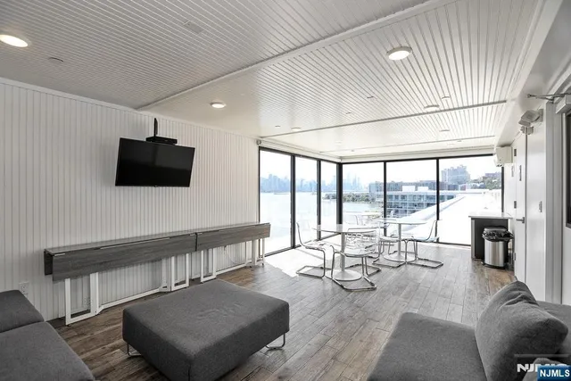 $5,700 | 9 Somerset Lane, Unit 206, Edgewater, NJ 07020