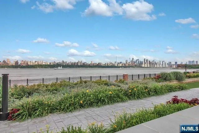 $5,700 | 9 Somerset Lane, Unit 206, Edgewater, NJ 07020