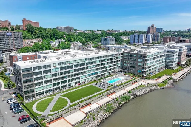 $5,700 | 9 Somerset Lane, Unit 206, Edgewater, NJ 07020