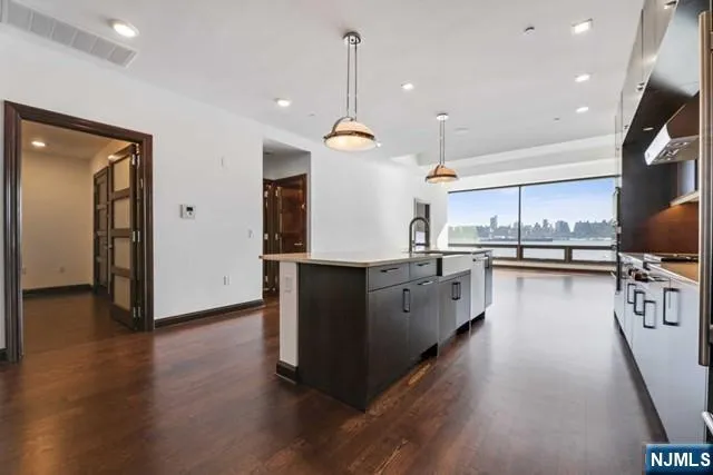 $5,700 | 9 Somerset Lane, Unit 206, Edgewater, NJ 07020