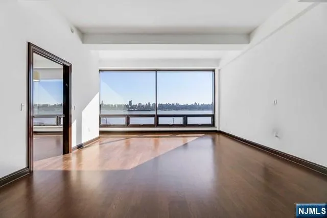 $5,700 | 9 Somerset Lane, Unit 206, Edgewater, NJ 07020