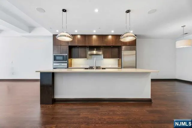 $5,700 | 9 Somerset Lane, Unit 206, Edgewater, NJ 07020