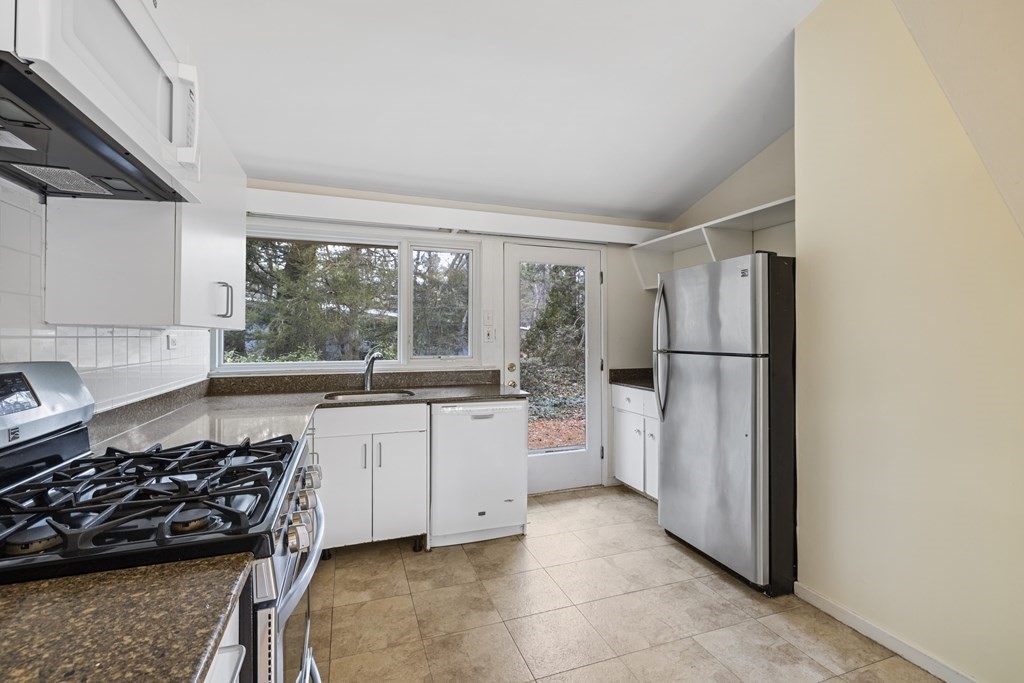 9 Peacock Farm Road Lexington, MA 02421 - Photo 5 of 21 Gallery Image 5