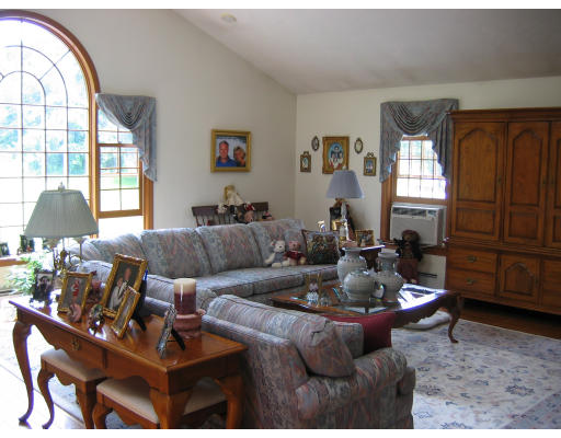 37 Douglas Road Sutton, MA 01590 - Photo 20 of 29