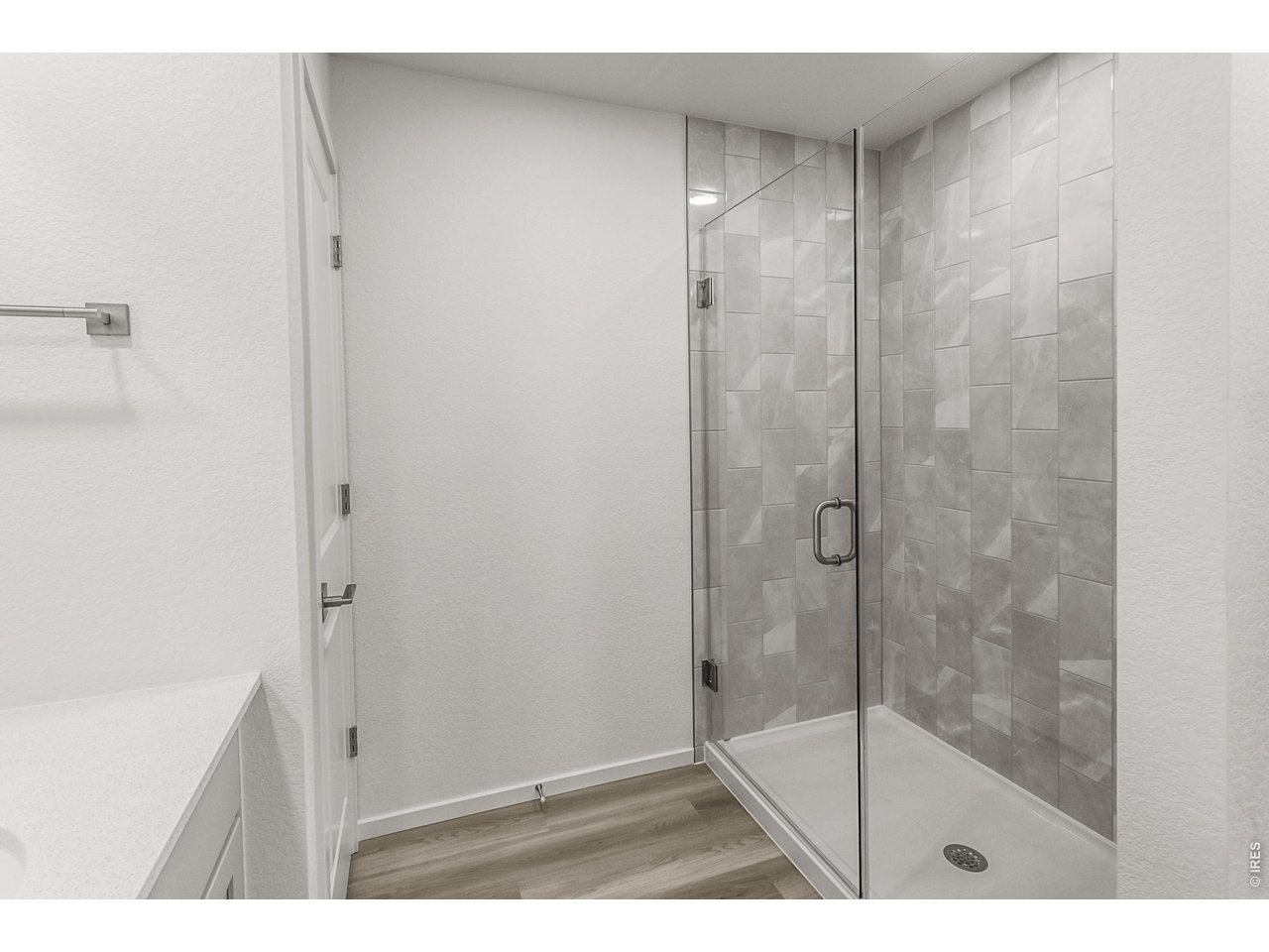 6079 Red Barn Road Timnath, CO 80547 - Photo 32 of 44 Frameless glass shower