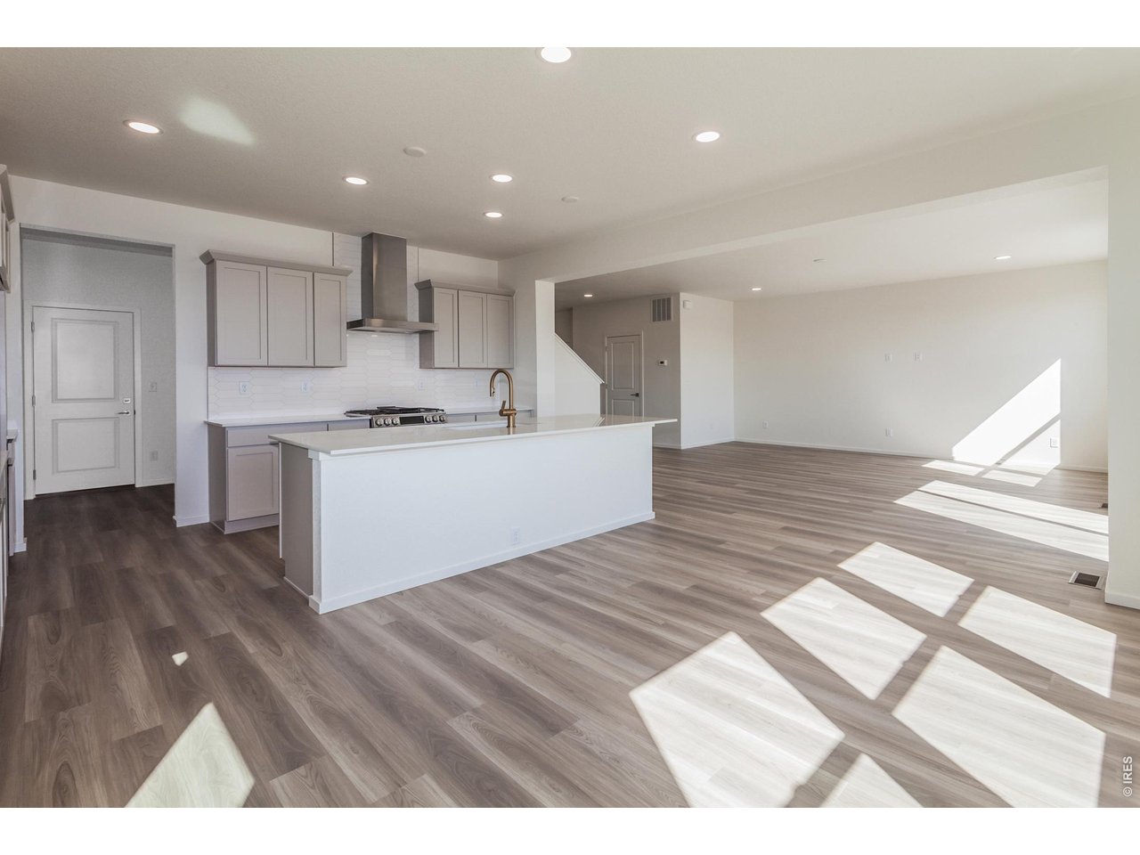 6079 Red Barn Road Timnath, CO 80547 - Photo 9 of 44 Chai latte cabinets