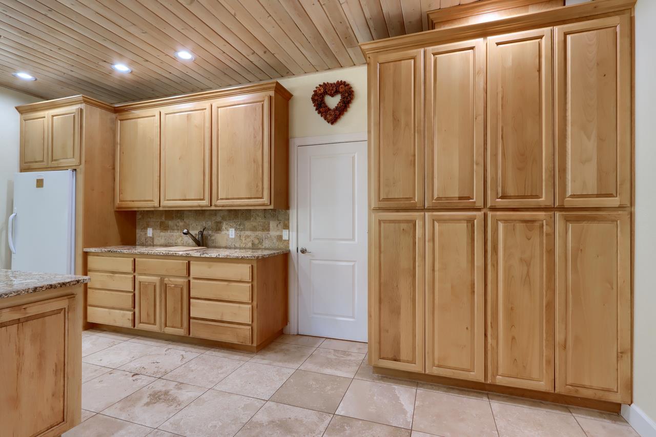 7551 Hunters Valley Road Mariposa, CA 95338 - Photo 23 of 78 a bathroom with a granite countertop sink and a mirror