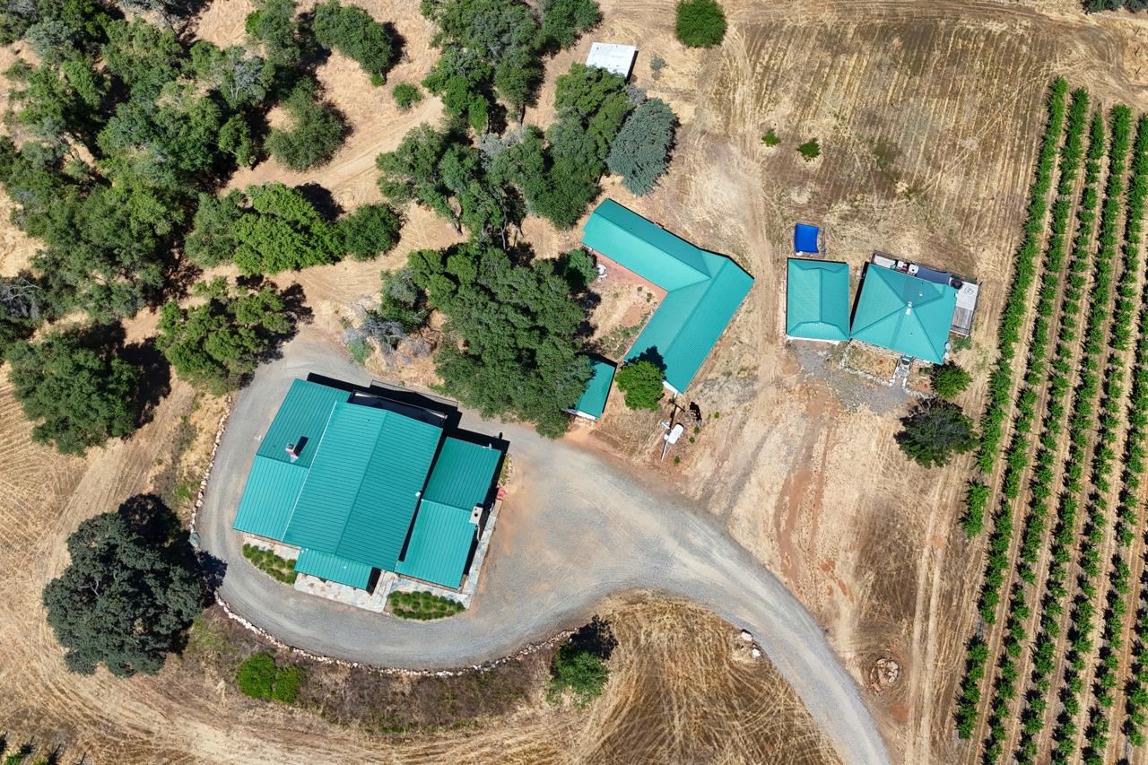 7551 Hunters Valley Road Mariposa, CA 95338 - Photo 49 of 78 an aerial view of a house with a yard and large trees