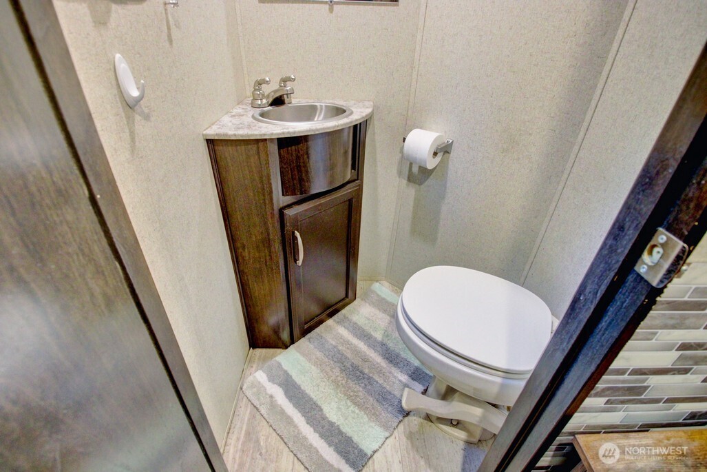 10 Riverside Drive Deming, WA 98244 - Photo 22 of 39