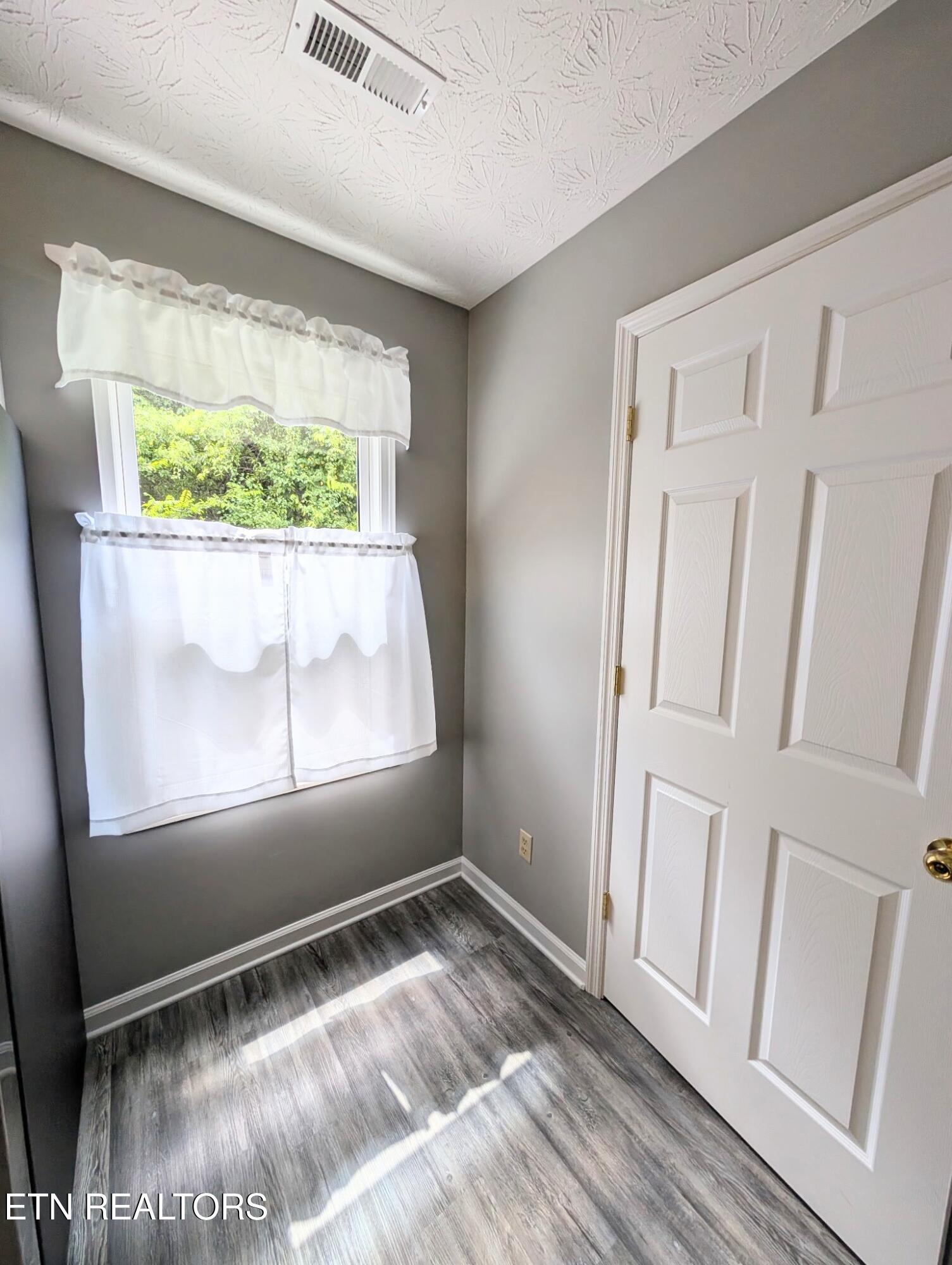 5516 West Emory Road Powell, TN 37849 - Photo 17 of 33 IMG_20250726_082133~2