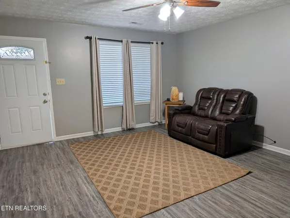 $385,000 | 5516 West Emory Road, Powell, TN 37849