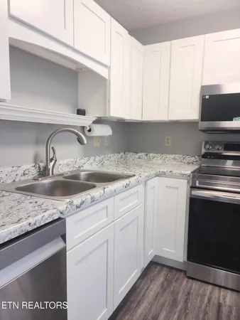 $385,000 | 5516 West Emory Road, Powell, TN 37849