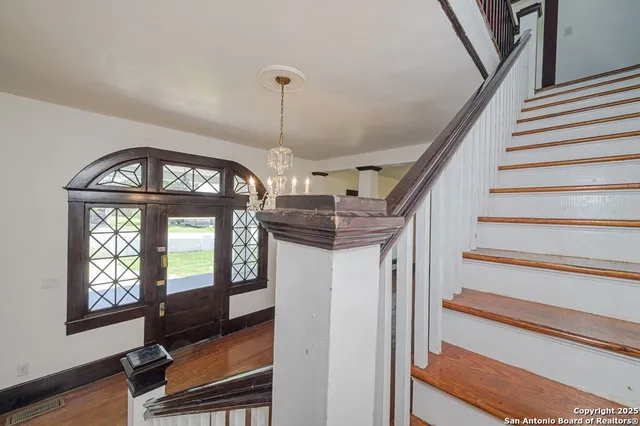 a view of entryway with a front door