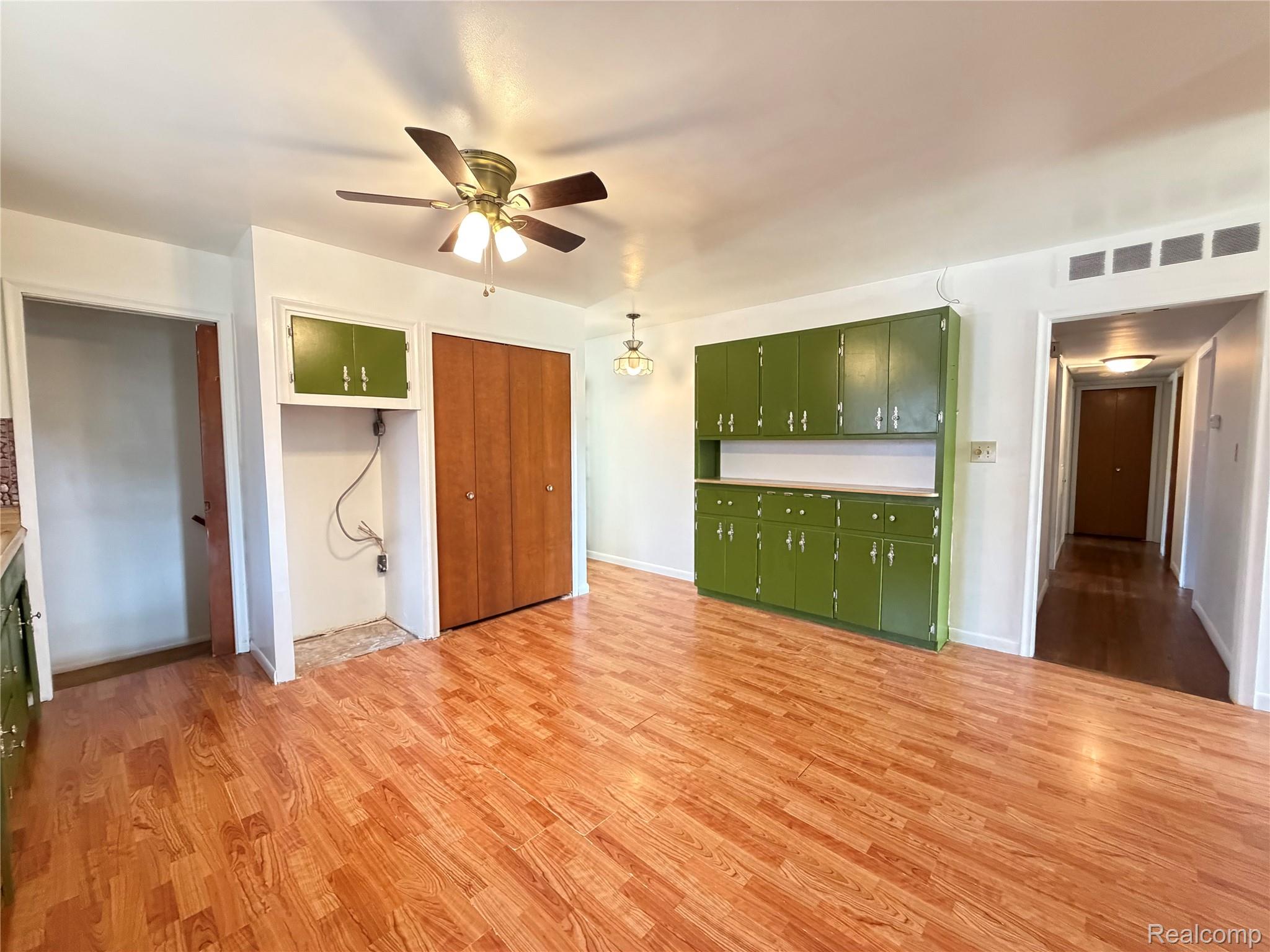 1861 Grange Road Trenton, MI 48183 - Photo 11 of 36 IMG_3600.jpeg