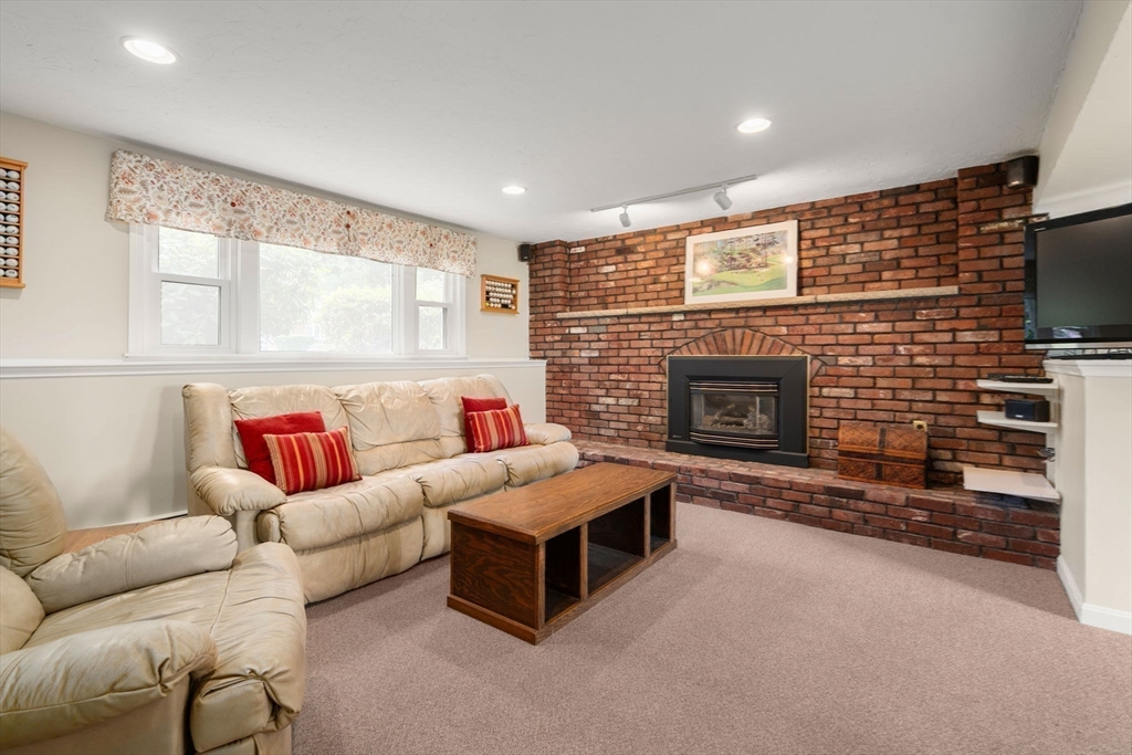 18 Liberty Road Marshfield, MA 02050 - Photo 22 of 33