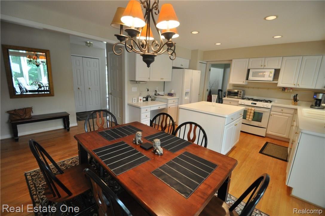 3308 Fulham Drive Rochester, MI 48309 - Photo 8 of 38 8.JPG