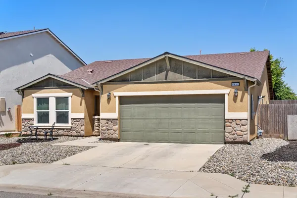 $415,000 | 5622 West Pontiac Way, Fresno, CA 93722