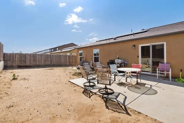 $415,000 | 5622 West Pontiac Way, Fresno, CA 93722