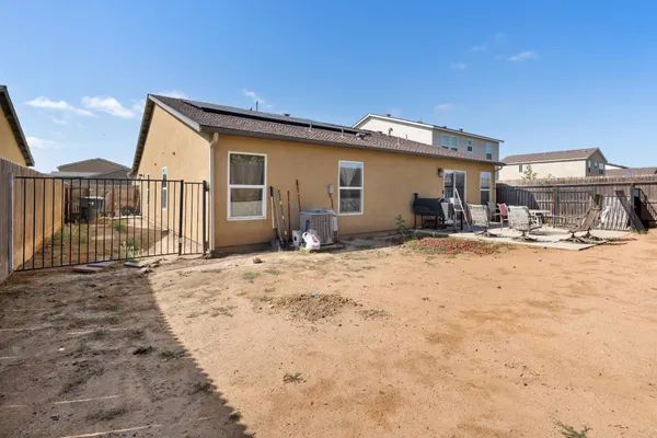 $415,000 | 5622 West Pontiac Way, Fresno, CA 93722