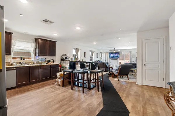 $415,000 | 5622 West Pontiac Way, Fresno, CA 93722