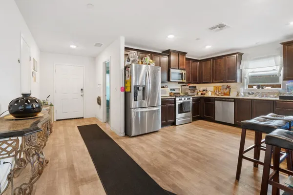 $415,000 | 5622 West Pontiac Way, Fresno, CA 93722