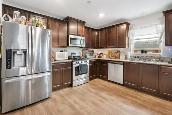 $415,000 | 5622 West Pontiac Way, Fresno, CA 93722