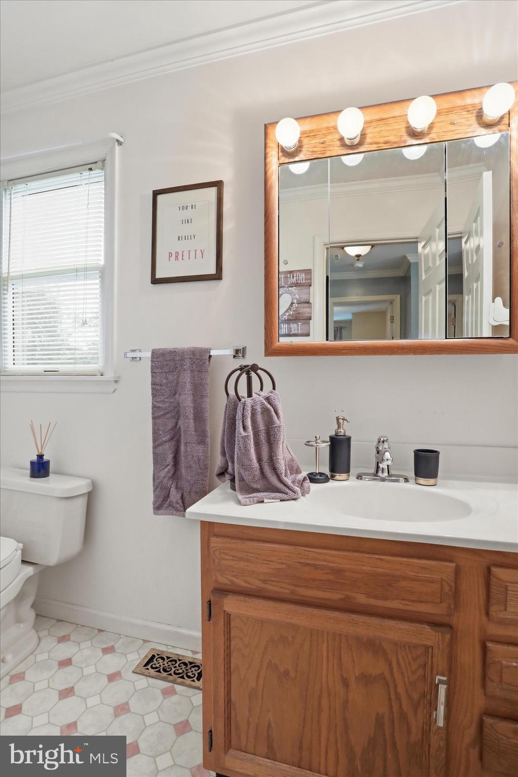 13427 Maugansville Road Hagerstown, MD 21740 - Photo 18 of 39 Main level full bathroom
