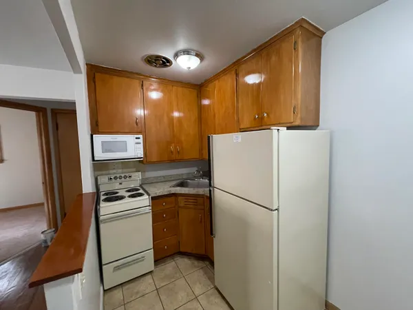 $895 | 4820 West Forest Home Avenue, Milwaukee, WI 53219