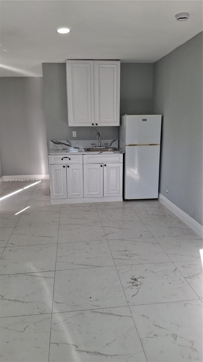 598 East 41st Street, Unit B Hialeah, FL 33013 - Photo 3 of 5